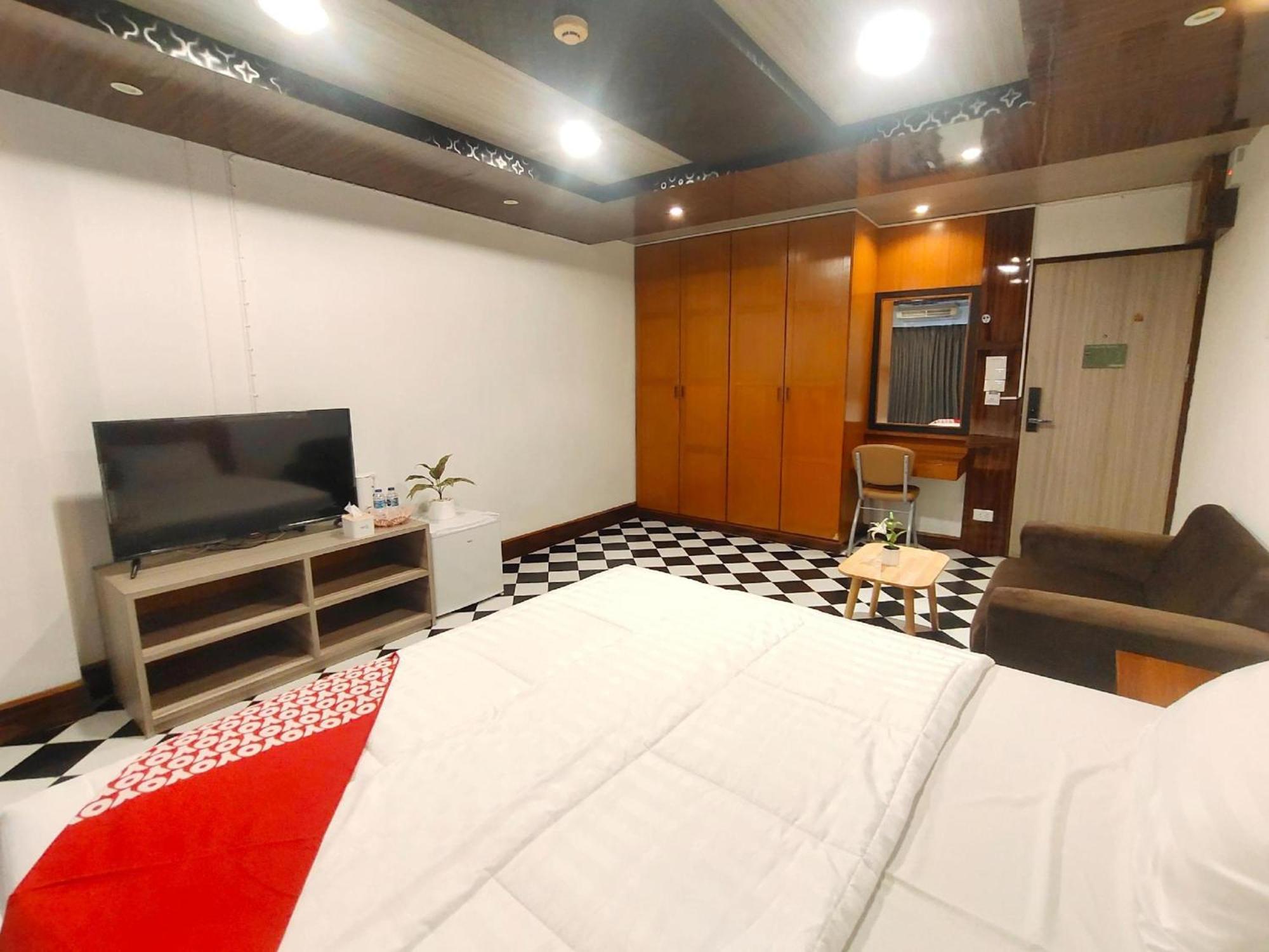ホテル Oyo 75446 Travis Inthamara 49 バンコク都 エクステリア 写真